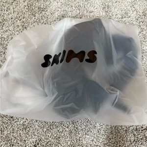 SKIMS Onyx Push Up Plunge Bra